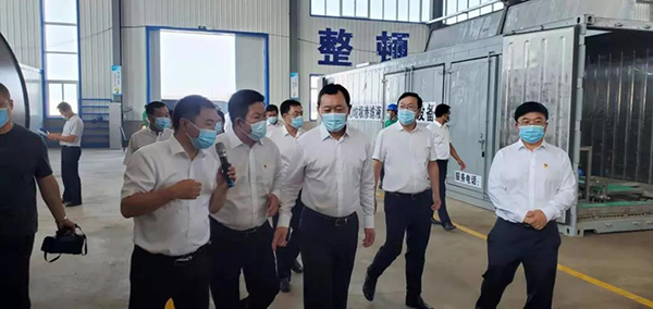 朝陽市委副書記、市長謝衛(wèi)東蒞臨一諾環(huán)保產(chǎn)業(yè)園考察并指導(dǎo)工作